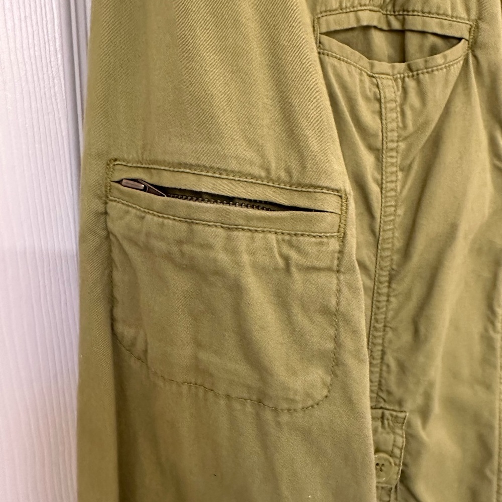 Christopher and Banks. XL. Green